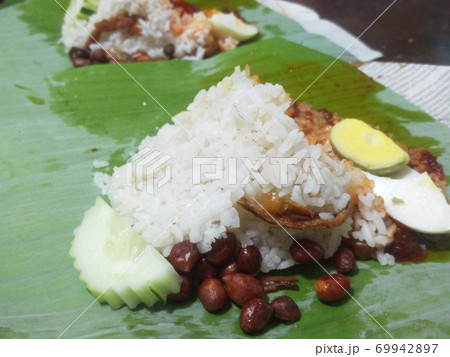 Nasi lemak. Is a signature food in Malaysia. Often eaten as breakfast. Nasi lemak is usually served with sambal, eggs and anchovies. 69942897