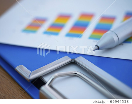 ビジネスイメージ・グラフ・バインダー・書類 69944538