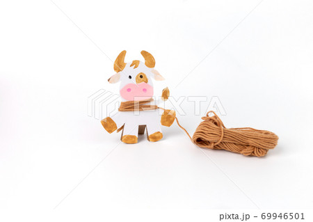 craft cow made of cardboard, the idea of a simple cheap craft for small children for a holiday, creative ideas 69946501