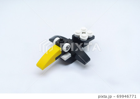 The shape of a crow is made of colorful plastic toy blocks. 69946771
