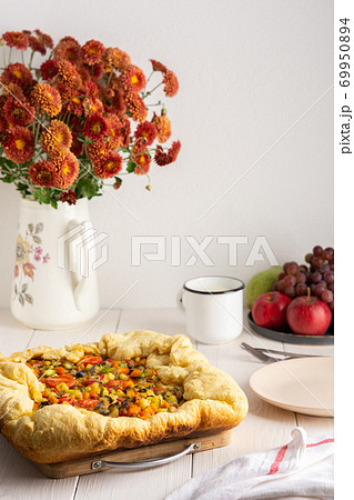 Pie with stewed vegetables Pie with stewed vegetables 69950894