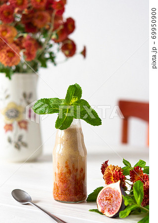 Melon, fig and banana smoothie Melon, fig and banana smoothie 69950900