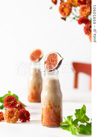 Melon, fig and banana smoothie 69950901