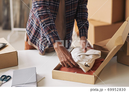 Man packing parcel Man packing parcel 69952830