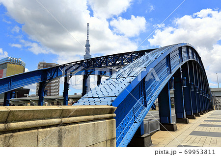 東京　隅田川にかかる駒形橋 69953811