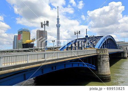 東京　隅田川にかかる駒形橋 69953825