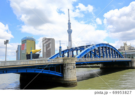東京　隅田川にかかる駒形橋 69953827