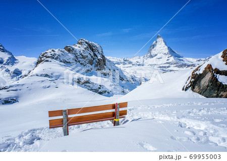 Panoramic beautiful view of snow mountain Matterhorn peak, Zermatt, Switzerland. 69955003