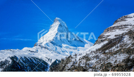 Panoramic beautiful view of snow mountain Matterhorn peak, Zermatt, Switzerland. 69955028