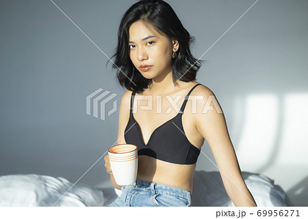 女性　ポートレート　ビューティー 69956271