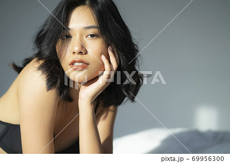 女性 ポートレート ビューティー 女性 ポートレート ビューティー 69956300