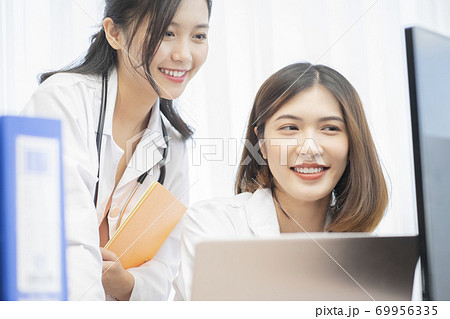 女性 医者 仕事 女性 医者 仕事 69956335