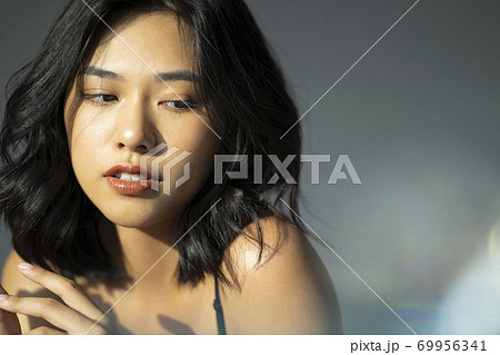 女性 ポートレート ビューティー 女性 ポートレート ビューティー 69956341