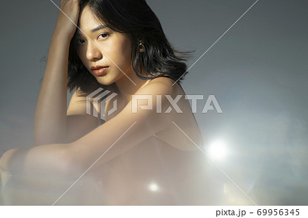 女性 ポートレート ビューティー 女性 ポートレート ビューティー 69956345