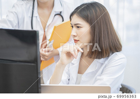 女性 医者 仕事 女性 医者 仕事 69956363