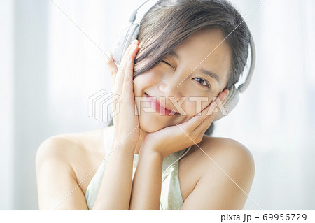 女性　ポートレート 69956729