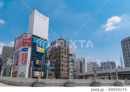 駅前風景　上野駅 69959174