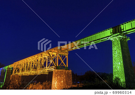 ライトアップされた一の戸川橋梁　福島県喜多方市 69960314