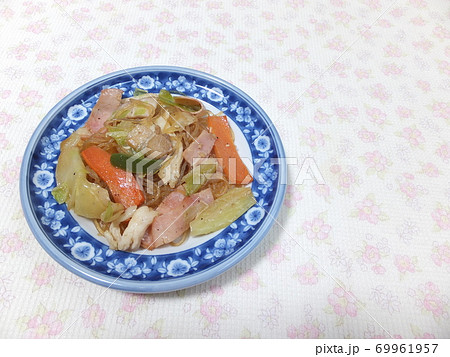 家庭の春雨の炒め物 69961957