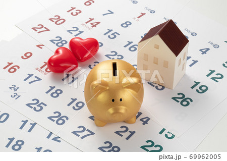 貯金箱と住宅模型のイメージ 貯金箱と住宅模型のイメージ 69962005