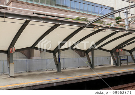 帆船をイメージしたユニバーサルシティ駅 69962371