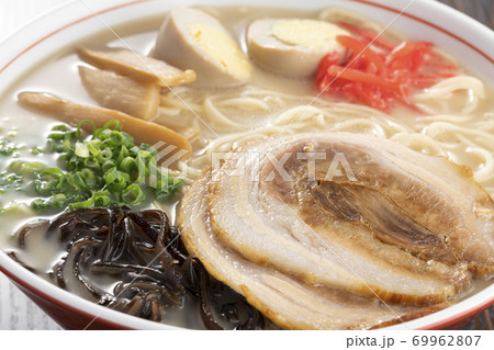 豚骨ラーメン 豚骨ラーメン 69962807