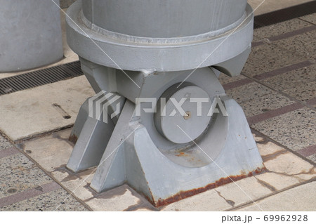 帆船をイメージしたユニバーサルシティ駅 69962928