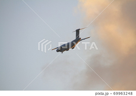 飛行訓練中の航空自衛隊C-2輸送機 鳥取県美保基地所属 飛行訓練中の航空自衛隊C-2輸送機 鳥取県美保基地所属 69963248