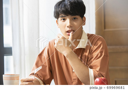 男性 ライフスタイル 食事 男性 ライフスタイル 食事 69969681