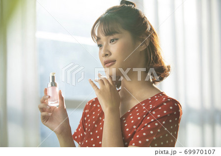 女性 ビューティー ポートレート 女性 ビューティー ポートレート 69970107