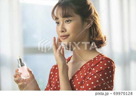 女性 ビューティー ポートレート 女性 ビューティー ポートレート 69970128