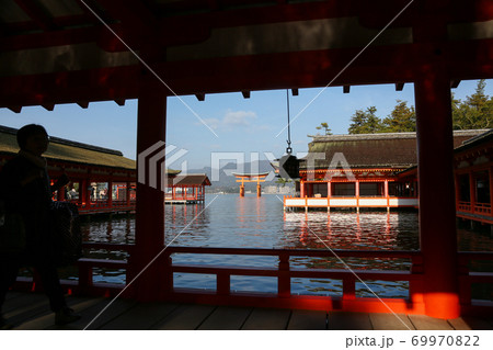 広島県　秋　廿日市市　宮島　厳島神社 69970822