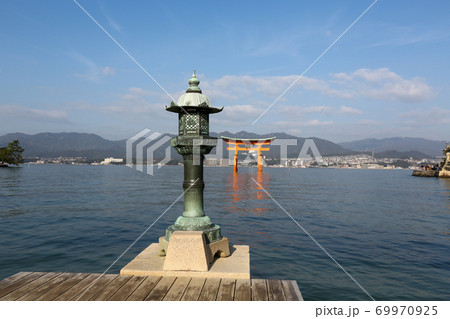 広島県　秋　廿日市市　宮島　厳島神社 69970925