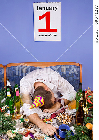 New Year's celebration 69971287