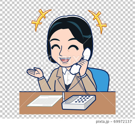 電話で楽しそうに話す女性 69972137
