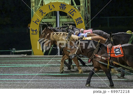 ナイターのばんえい競馬 イメージ 帯広競馬場 ナイターのばんえい競馬 イメージ 帯広競馬場 69972218
