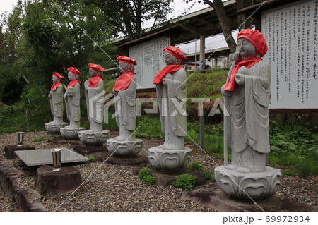 笠地蔵・六地蔵　長野県白馬村 69972934