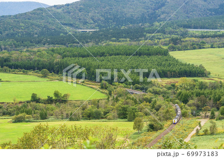 増田山から見た特急おおぞら(261系) 北海道新得町 増田山から見た特急おおぞら(261系) 北海道新得町 69973183