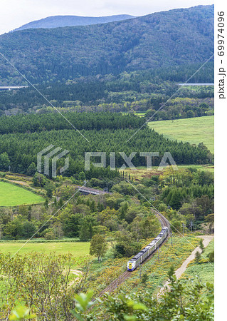 増田山から見た特急おおぞら(261系) 北海道新得町 増田山から見た特急おおぞら(261系) 北海道新得町 69974096