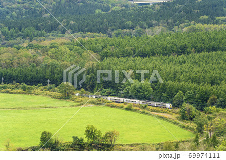 増田山から見た特急おおぞら（261系）　北海道新得町 69974111