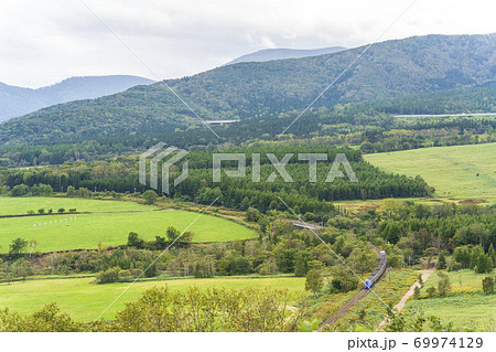 増田山から見た特急おおぞら(283系) 北海道新得町 増田山から見た特急おおぞら(283系) 北海道新得町 69974129