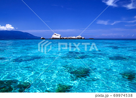 南国マレーシア・ティオマン島の透き通った海 69974538