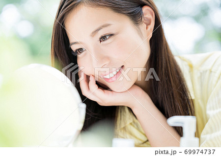 若い女性、美容 若い女性、美容 69974737