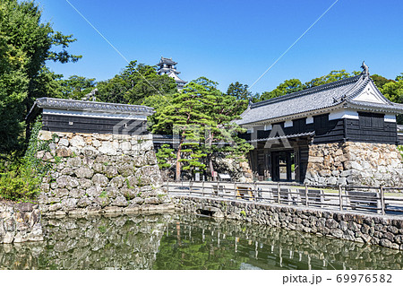 高知県高知市　高知城天守と追手門 69976582