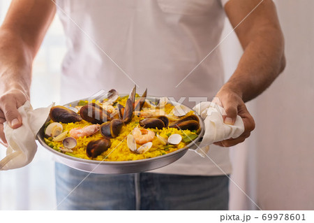 Popular Spanish dish Paella Popular Spanish dish Paella 69978601