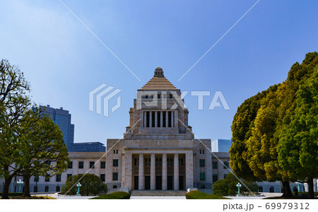 国会議事堂の外観【日本の政治のイメージ】 69979312