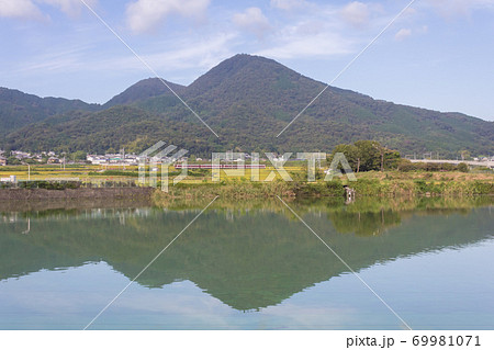 千股池から見る二上山 千股池から見る二上山 69981071