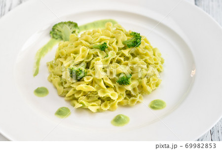 Pasta with broccoli 69982853