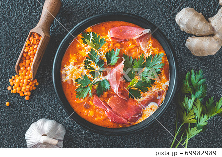 Bowl of lentil soup 69982989