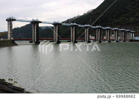 天竜川 船明ダムのローラーゲート 天竜川 船明ダムのローラーゲート 69988662